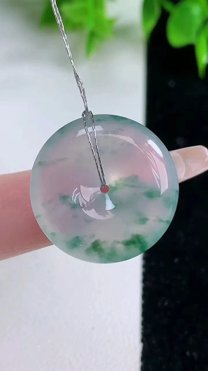 天然A货翡翠种飘花平安扣吊坠，尺寸23-5.7，重量:7.26g
1月18日