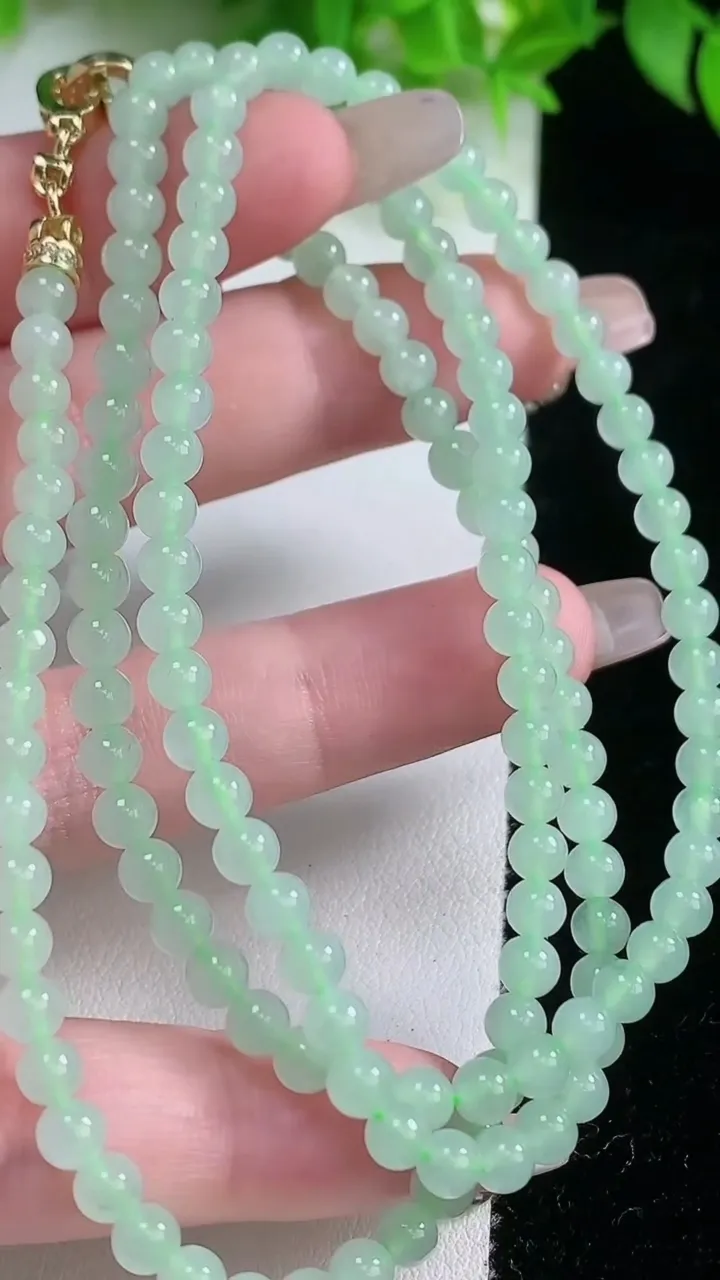 天然A货翡翠圆珠项链，尺寸4.3-139颗，重量:21.40g1月19日
工厂直销收藏佳品,种好水足，色泽均匀，有种有色，上手高大气！