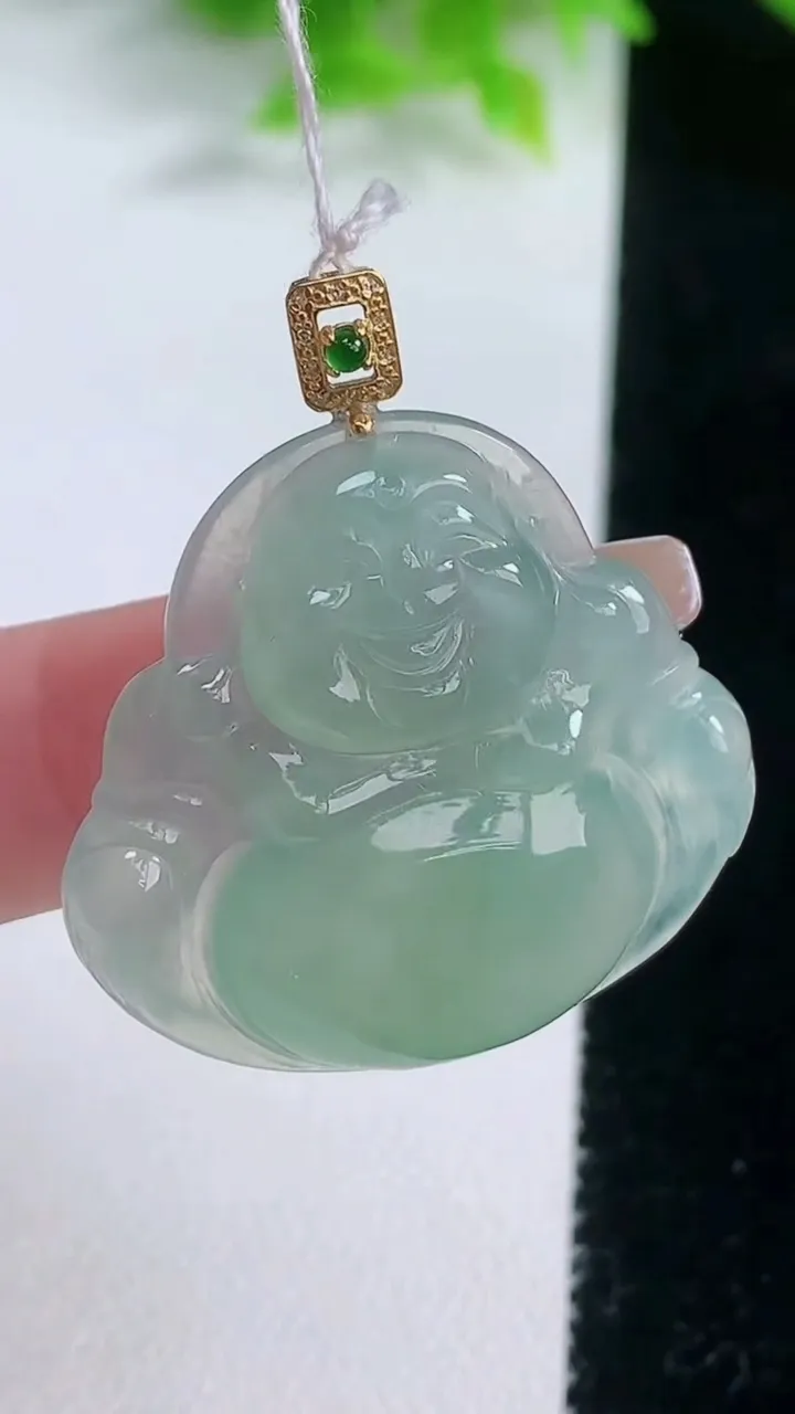 天然A货翡翠佛公吊坠，尺寸31-32.7-5.8，重量:9.27g
1月19日