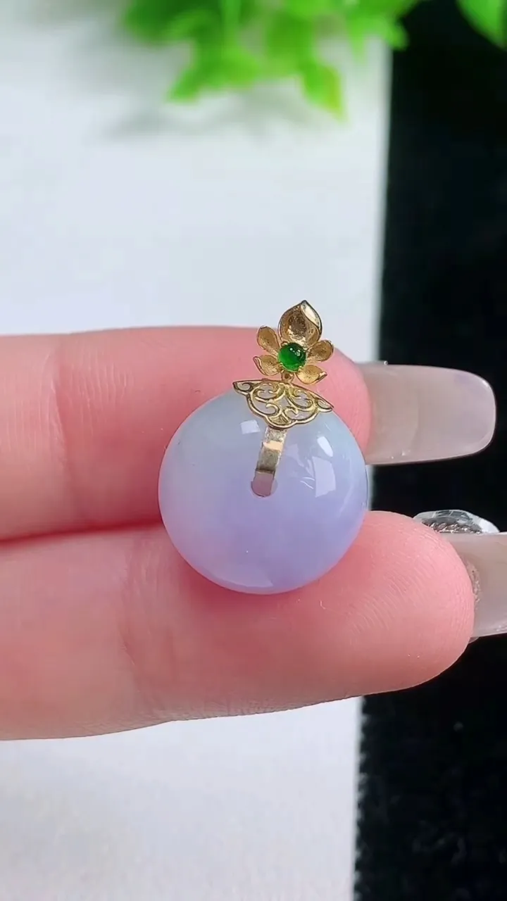 天然A货翡翠18K金紫罗兰路路通吊坠，尺寸14.6-11，重量:5.07g
1月19日