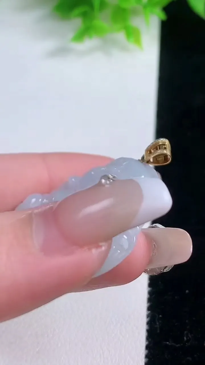 天然A货翡翠佛公吊坠，尺寸35.2-33.8-5.7，重量:10.90g
1月19日