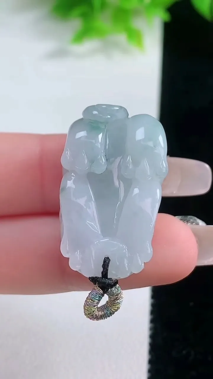 天然A货翡翠飘花貔貅吊坠，尺寸30-18-12.3，重量:14.59g
1月19日