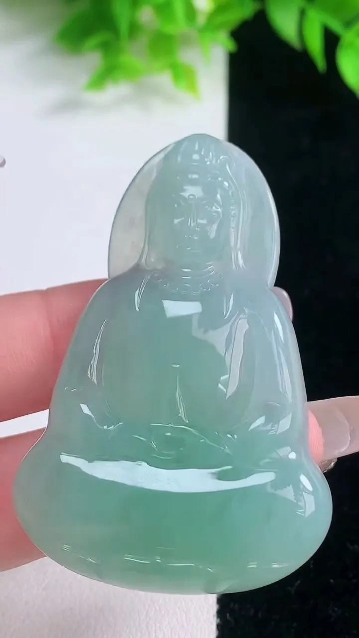 天然A货翡翠观音菩萨吊坠，尺寸58-38.2-5.8，重量:22.66g
1月19日