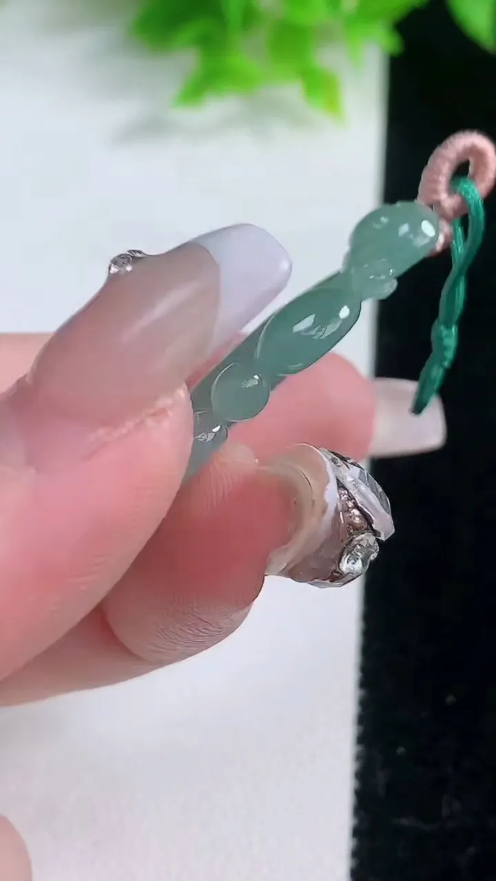 天然A货翡翠貔貅吊坠，尺寸51-21.8-3.4，重量:8.16g
1月19日