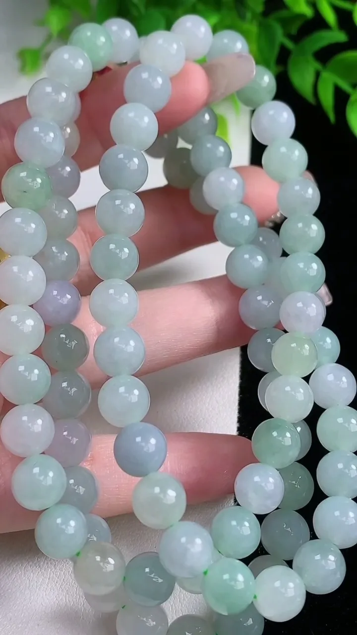 天然A货翡翠圆珠项链，尺寸8-86颗，重量:84.81g
1月19日