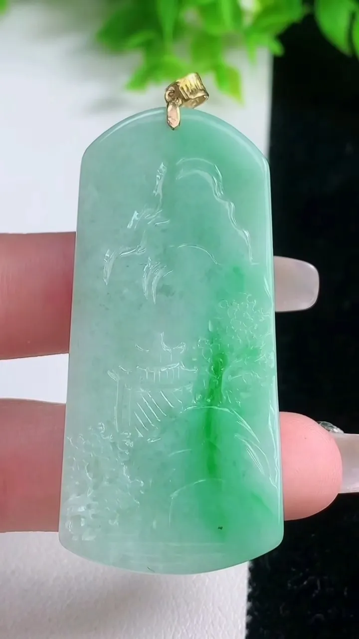 天然A货翡翠山水牌吊坠，尺寸55.2-25-5.5，重量:18.98g
1月19日
