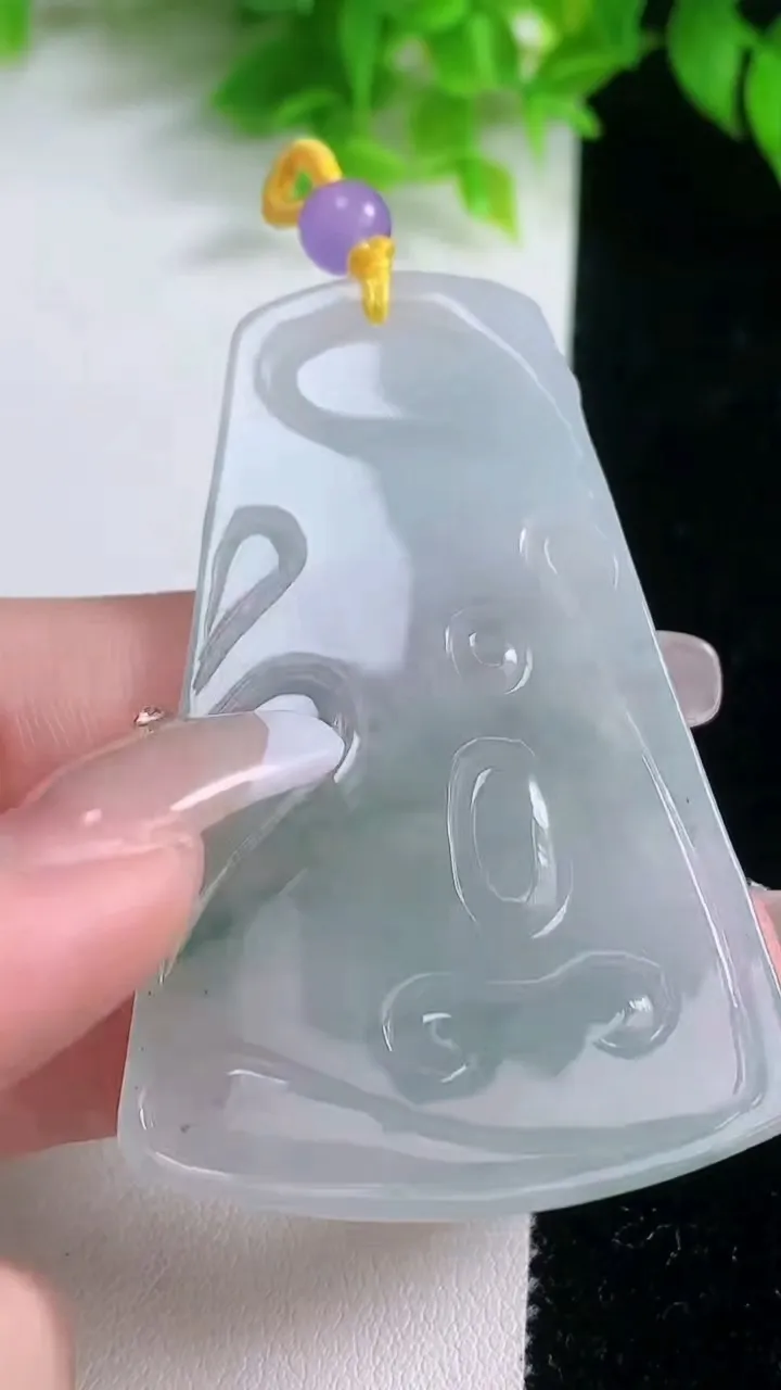 天然A货翡翠飘花文殊菩萨吊坠，尺寸63-38-5.4，重量:24.00g
1月19日