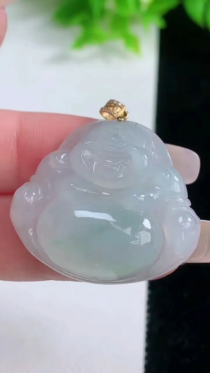 天然A货翡翠种飘花佛公吊坠，尺寸28.4-32-6.5，重量:8.44g
1月19日