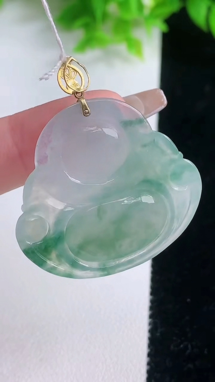 天然A货翡翠种飘花佛公吊坠，尺寸24.8-26.2-5，重量:4.96g
1月19日