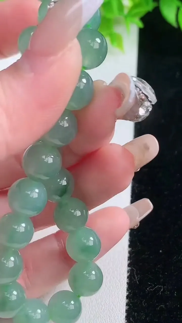 天然A货翡翠圆珠手串，尺寸9-20颗，重量:28.72g1月19日
工厂直销收藏佳品,种好水足，色泽均匀，有种有色，上手高大气！