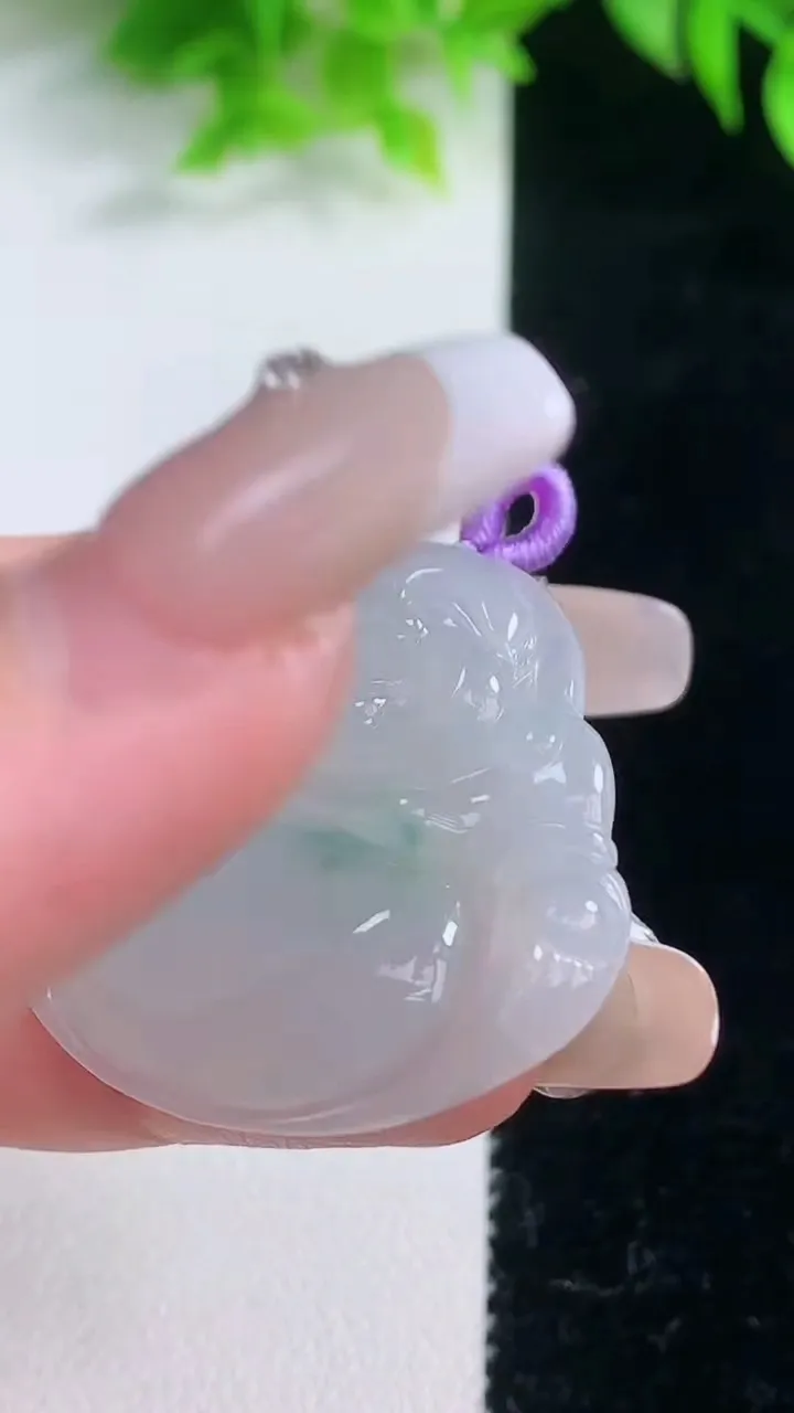 天然A货翡翠冰种飘花佛公吊坠，尺寸33.2-35.7-5，重量:9.88g
1月19日