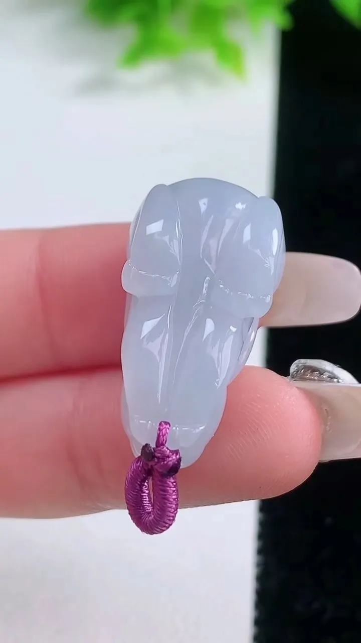 天然A货翡翠紫罗兰生肖兔吊坠，尺寸27.5-15-11，重量:9.09g
1月19日