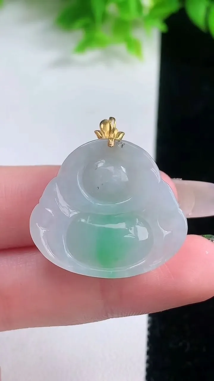 天然A货翡翠佛公吊坠，尺寸25-28.4-7.6，重量:7.36g
1月19日