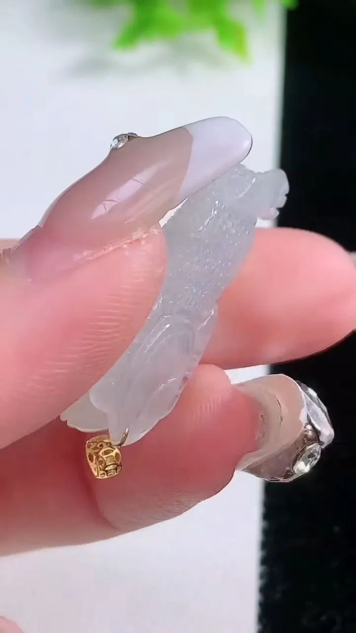 天然A货翡翠金蟾吊坠，尺寸31-14.3-7.8，重量:6.10g
1月19日