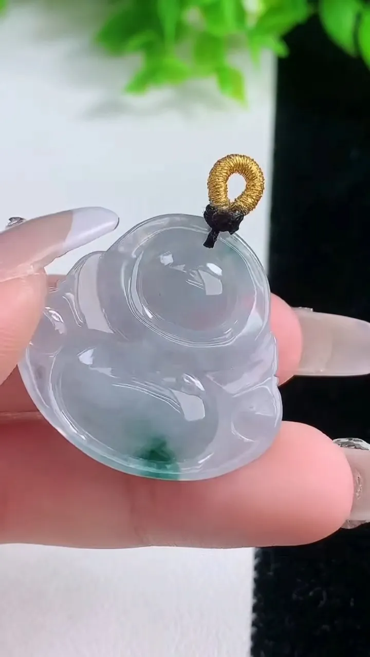 天然A货翡翠冰种飘花佛公吊坠，尺寸28.6-30.4-6.4，重量:8.33g
1月19日