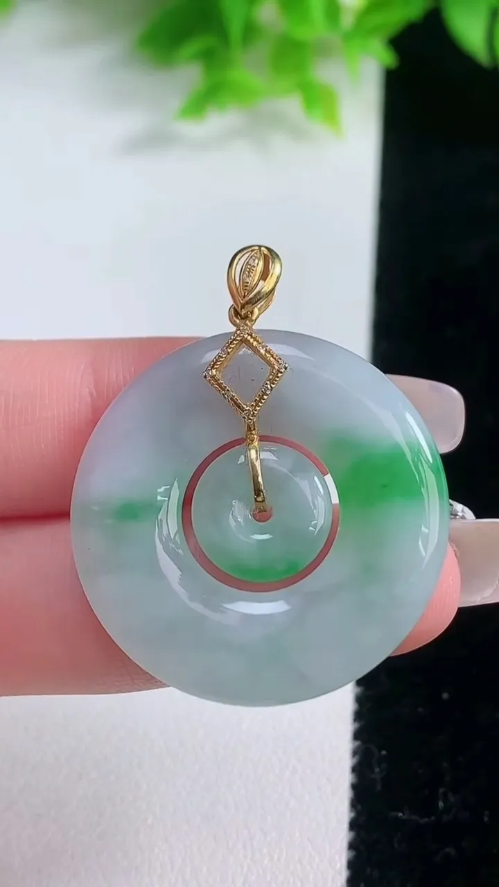 天然A货翡翠母子平安扣吊坠，尺寸30.8-4，重量:8.32g
1月19日