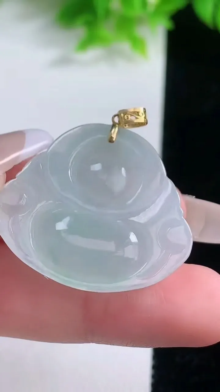 天然A货翡翠种飘花佛公吊坠，尺寸28.4-32-6.5，重量:8.44g
1月19日