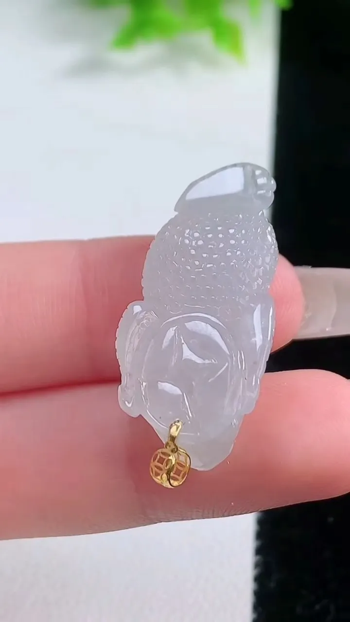 天然A货翡翠金蟾吊坠，尺寸31-14.3-7.8，重量:6.10g
1月19日