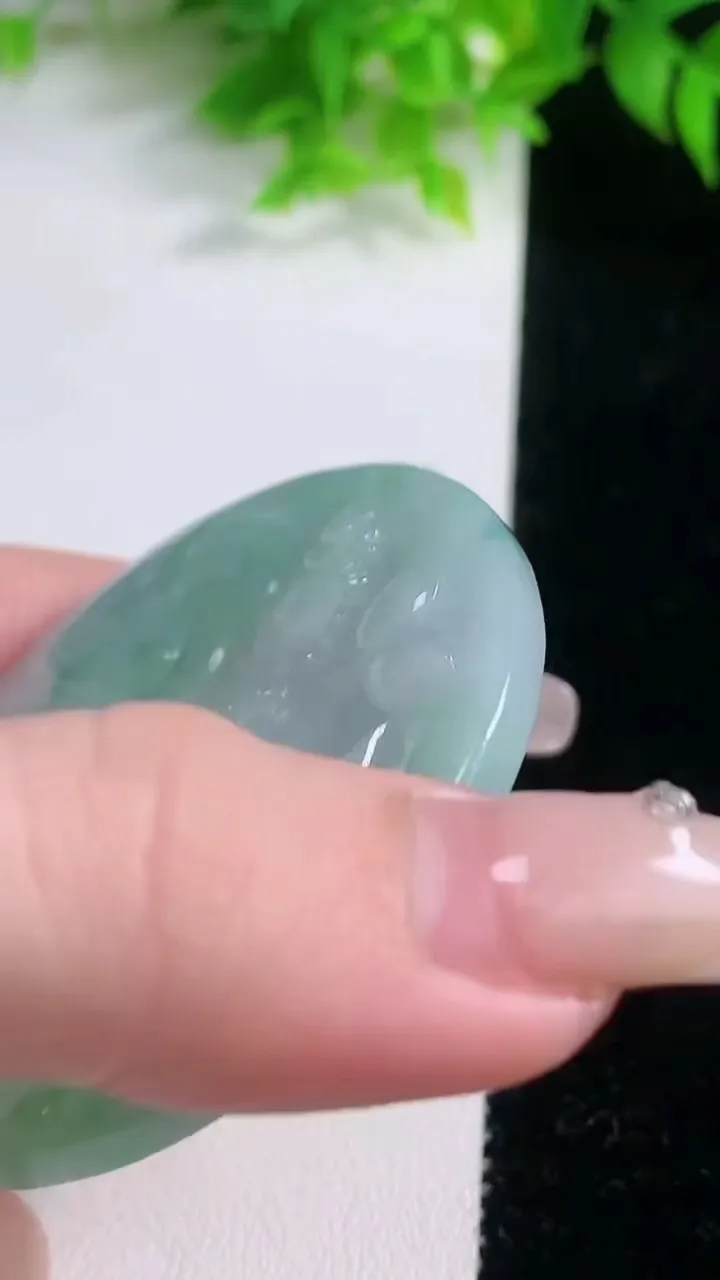 天然A货翡翠普贤菩萨吊坠，尺寸56.5-6，重量:40.56g
1月19日