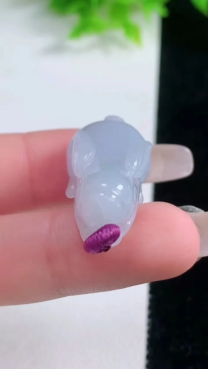 天然A货翡翠紫罗兰生肖兔吊坠，尺寸27.5-15-11，重量:9.09g
1月19日