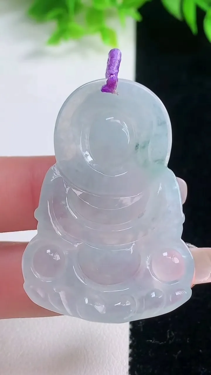 天然A货翡翠冰种飘花观音菩萨吊坠，尺寸48-33.6-5.2，重量:14.29g
1月19日