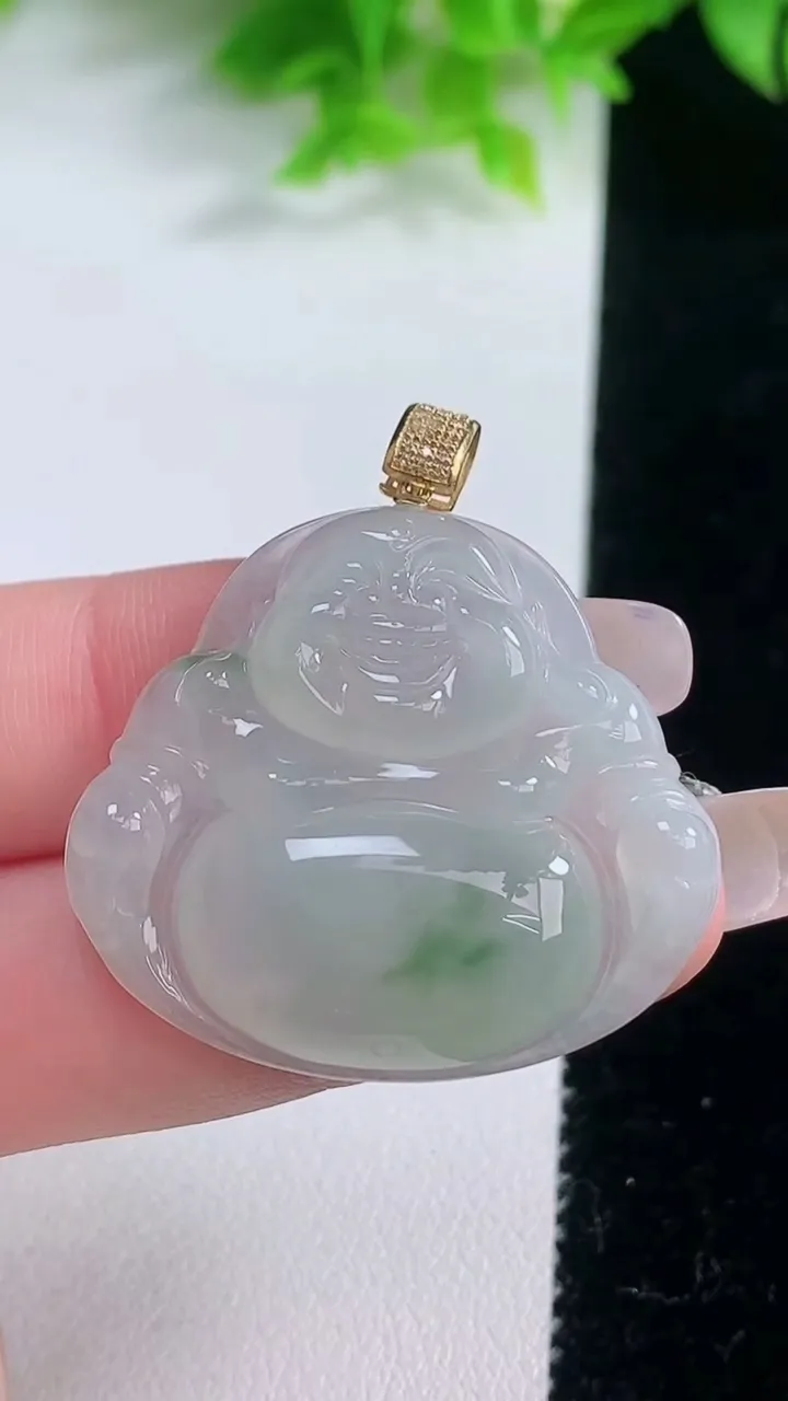 天然A货翡翠种飘花佛公吊坠，尺寸30.6-34.6-6，重量:9.89g
1月19日