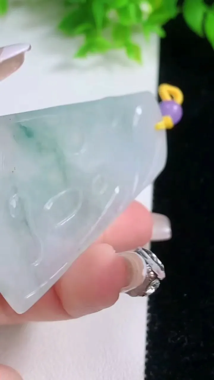 天然A货翡翠飘花文殊菩萨吊坠，尺寸63-38-5.4，重量:24.00g
1月19日