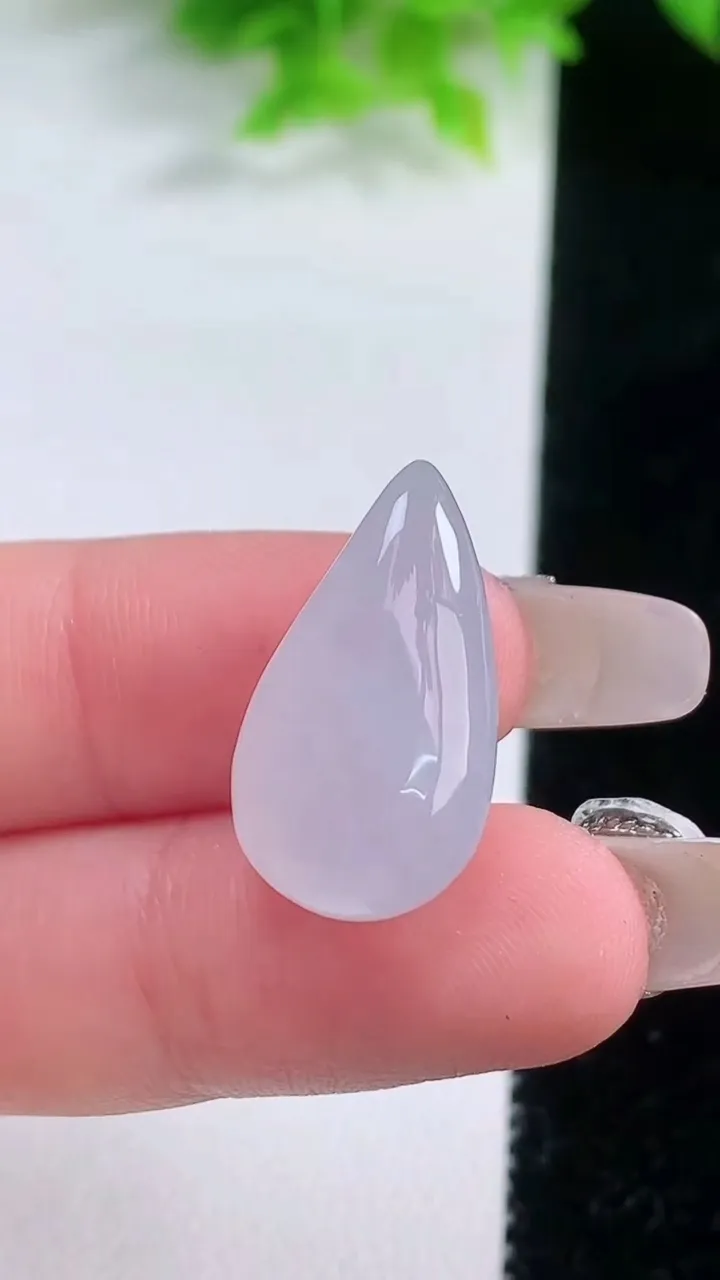 天然A货翡翠水滴吊坠，尺寸22.6-12.3-9.6，重量4.42g
1月19日