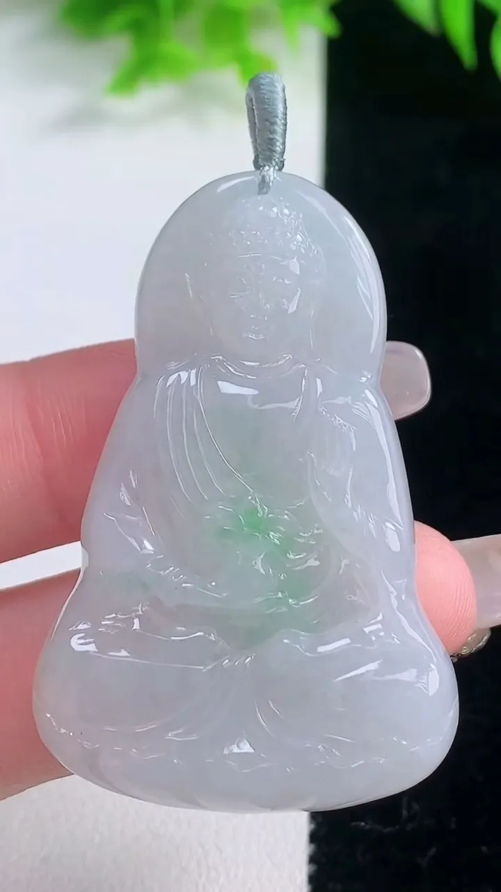 天然A货翡翠观音菩萨吊坠，尺寸50-33-5，重量:16.08g
1月19日