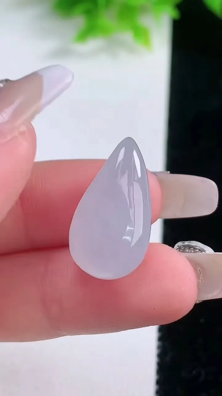 天然A货翡翠水滴吊坠，尺寸22.6-12.3-9.6，重量4.42g
1月19日