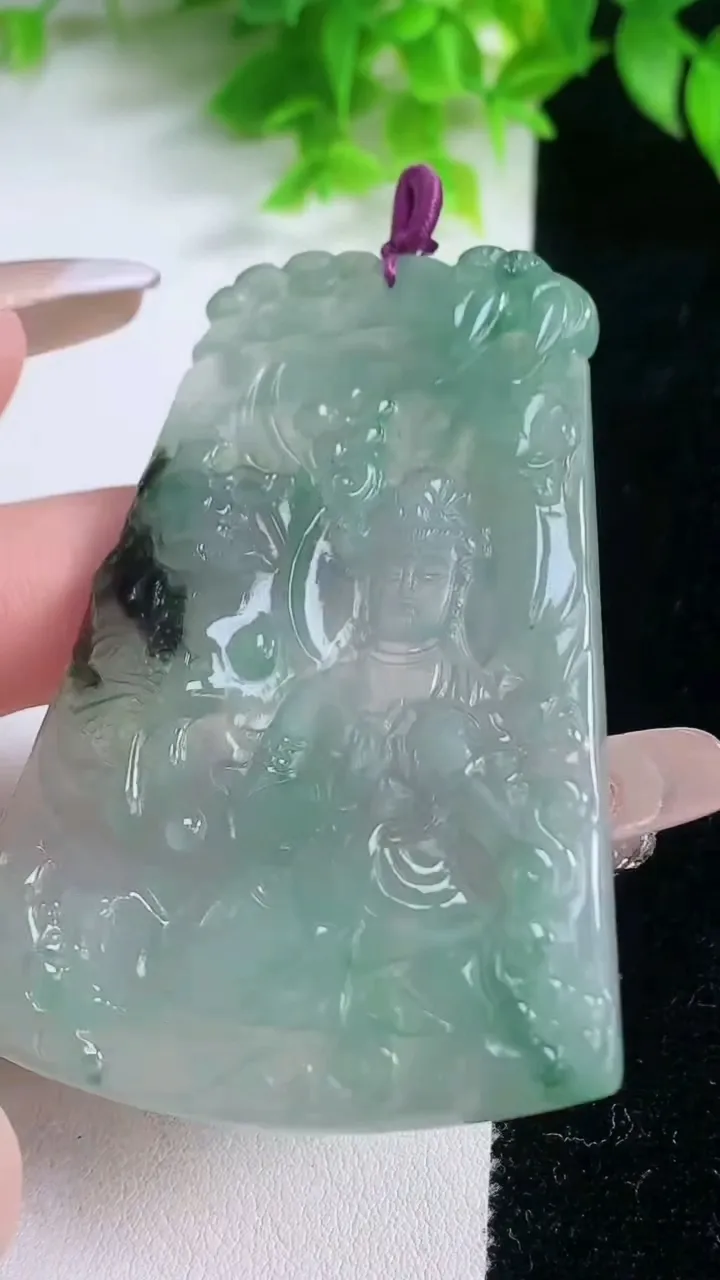 天然A货翡翠观音菩萨吊坠，尺寸69.3-48.8-4.5，重量:33.48g
1月19日