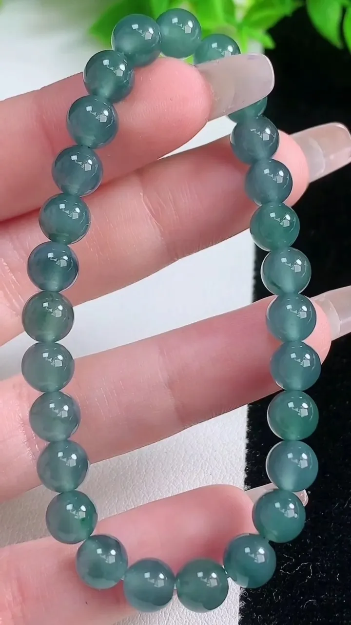 天然A货翡翠圆珠手串，尺寸6.7-27颗，重量:14.95g1月19日
工厂直销收藏佳品,种好水足，色泽均匀，有种有色，上手高大气！
