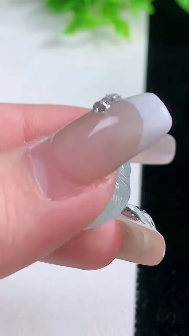 天然A货翡翠佛公吊坠，尺寸27.7-30-5.6，重量:7.11g
1月19日