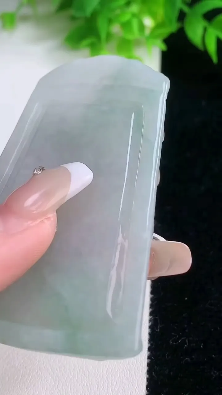 天然A货翡翠文殊菩萨吊坠，尺寸68.7-48-5，重量:34.56g
1月19日