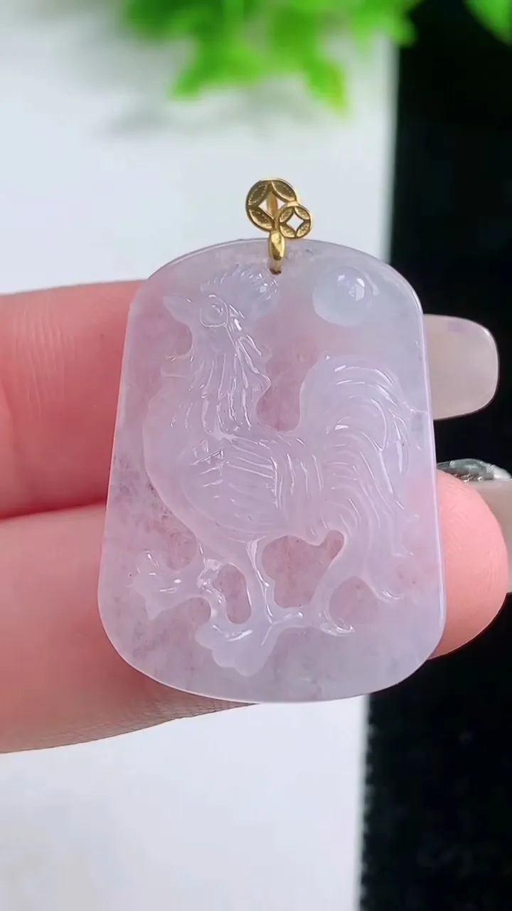 天然A货翡翠种白冰生肖鸡吊坠，尺寸29.2-20.7-4.2，重量:5.15g
1月19日