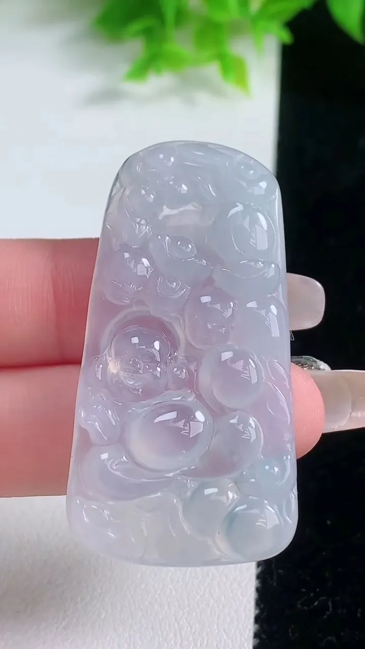 天然A货翡翠逍遥佛吊坠，尺寸49-25-4.2，重量:11.21g
1月19日