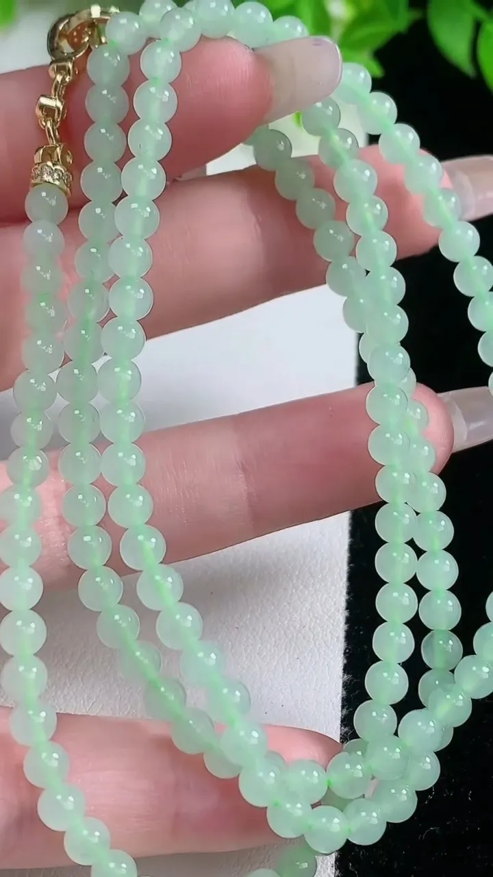 天然A货翡翠圆珠项链，尺寸4.3-139颗，重量:21.40g1月19日
工厂直销收藏佳品,种好水足，色泽均匀，有种有色，上手高大气！