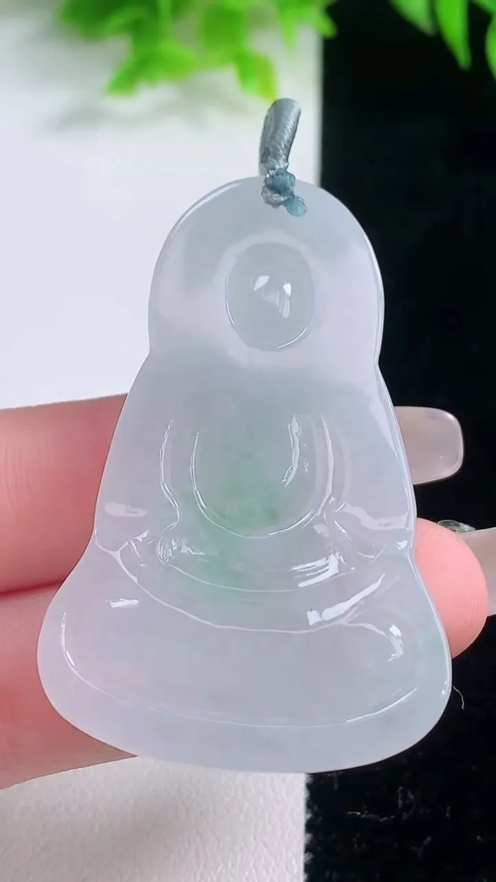 天然A货翡翠观音菩萨吊坠，尺寸50-33-5，重量:16.08g
1月19日
