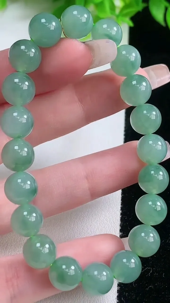 天然A货翡翠圆珠手串，尺寸9-20颗，重量:28.72g1月19日
工厂直销收藏佳品,种好水足，色泽
