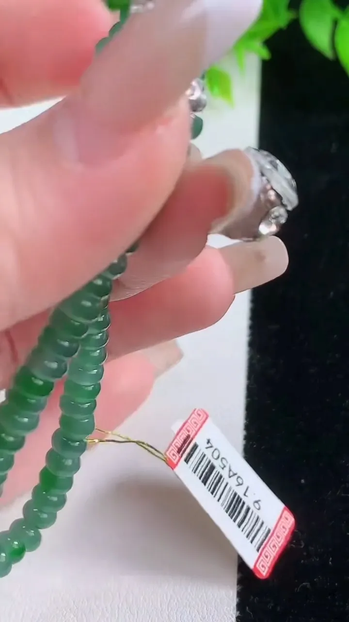 天然A货翡翠算盘珠手串，尺寸5-2.6-59颗，重量:9.45g1月19日
工厂直销收藏佳品,种好水足，色泽均匀，有种有色，上手高大气！
