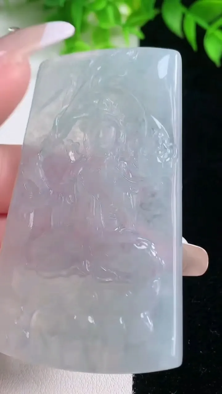 天然A货翡翠种白冰虚空藏菩萨吊坠，尺寸72.2-43.8-5，重量:44.75g
1月19日