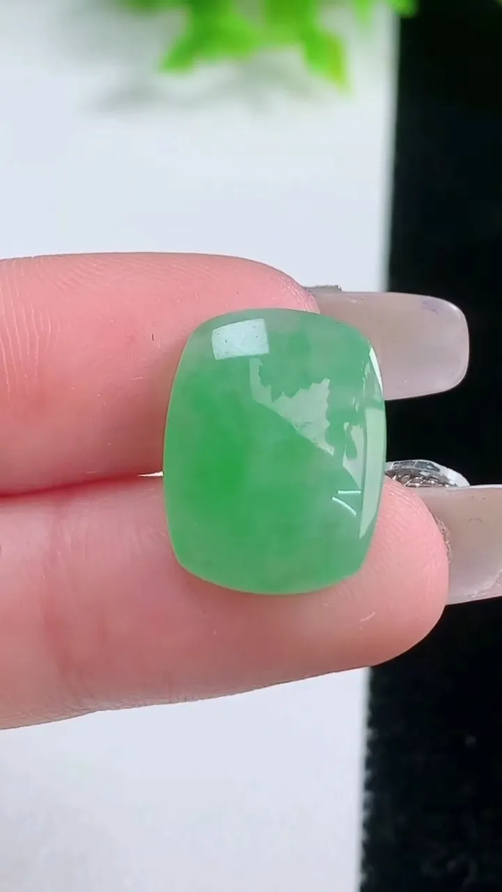 天然A货翡翠马鞍戒面，尺寸17.4-13.4-4.2，重量:3.20g
1月19日