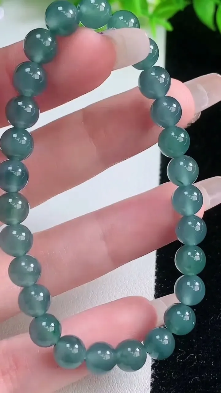 天然A货翡翠圆珠手串，尺寸6.7-27颗，重量:14.95g1月19日
工厂直销收藏佳品,种好水足，
