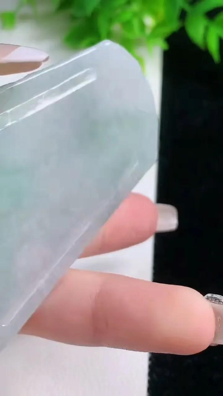 天然A货翡翠文殊菩萨吊坠，尺寸68.7-48-5，重量:34.56g
1月19日