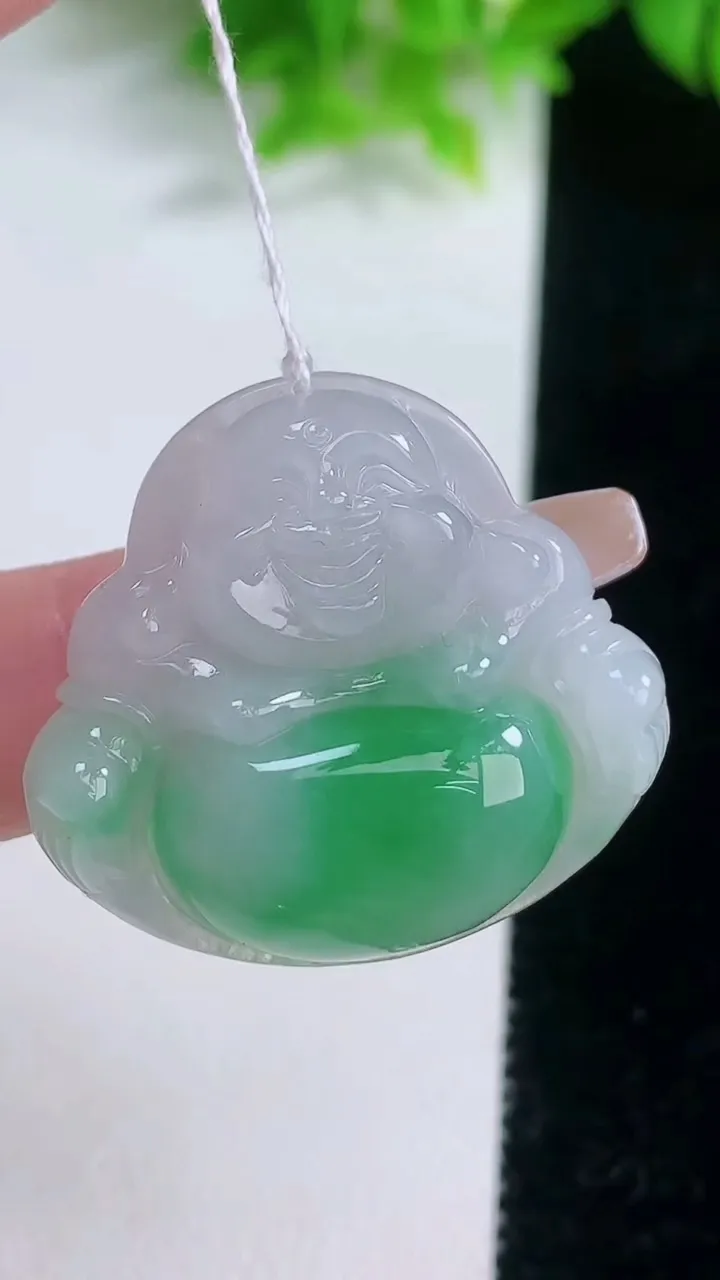 天然A货翡翠佛公吊坠，尺寸29.5-32.5-7.4，重量:10.37g
1月19日