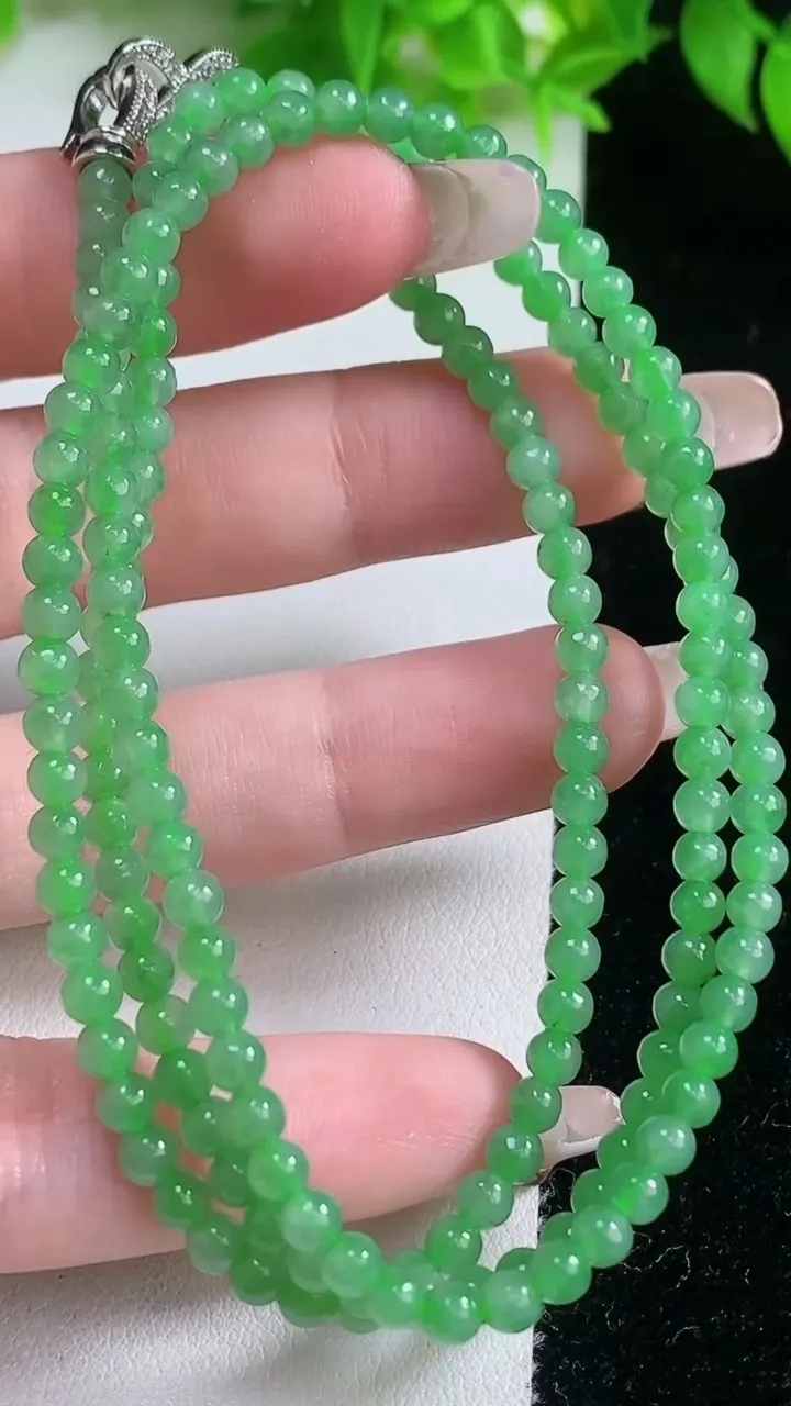 天然A货翡翠小米珠项链，尺寸3.7-166颗，重量:16.63g1月19日
工厂直销收藏佳品,种好水足，色泽均匀，有种有色，上手高大气！