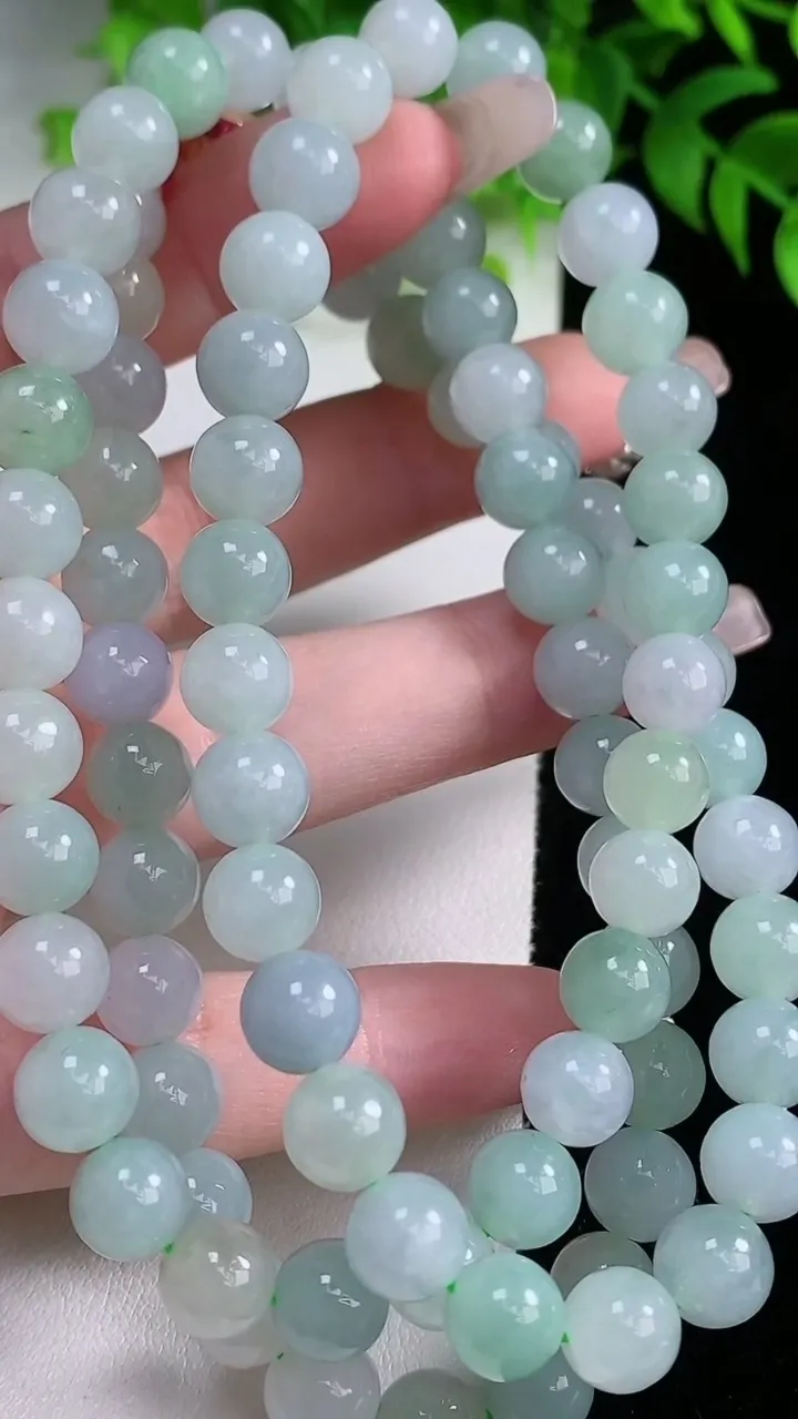 天然A货翡翠圆珠项链，尺寸8-86颗，重量:84.81g
1月19日