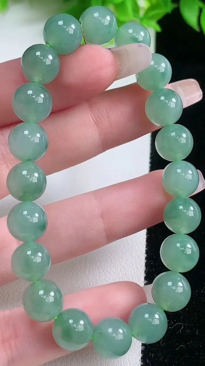 天然A货翡翠圆珠手串，尺寸9-20颗，重量:28.72g1月19日
工厂直销收藏佳品,种好水足，色泽均匀，有种有色，上手高大气！