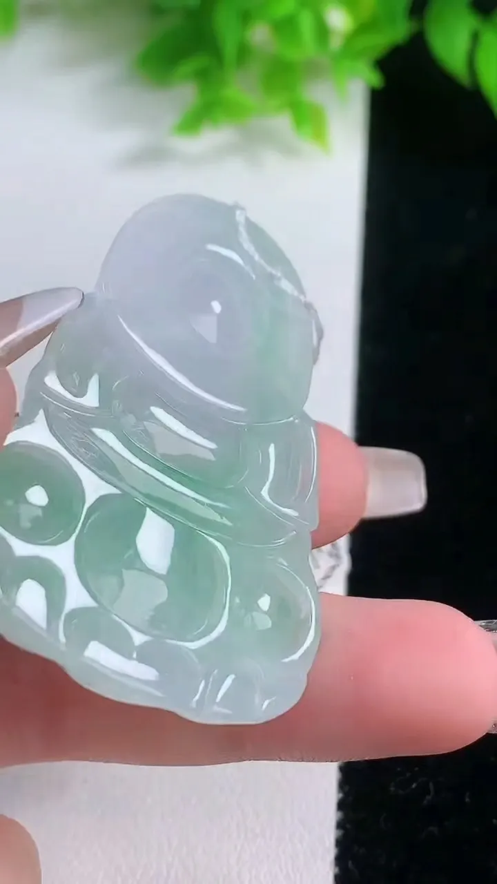 天然A货翡翠观音菩萨吊坠，尺寸52.2-34.7-5.6，重量:18.96g
1月19日