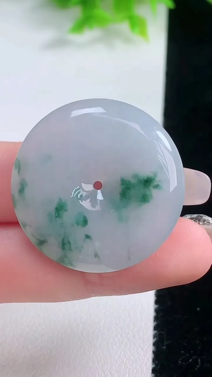 天然A货翡翠飘花平安扣吊坠，尺寸32-5.6，重量:12.05g
1月19日